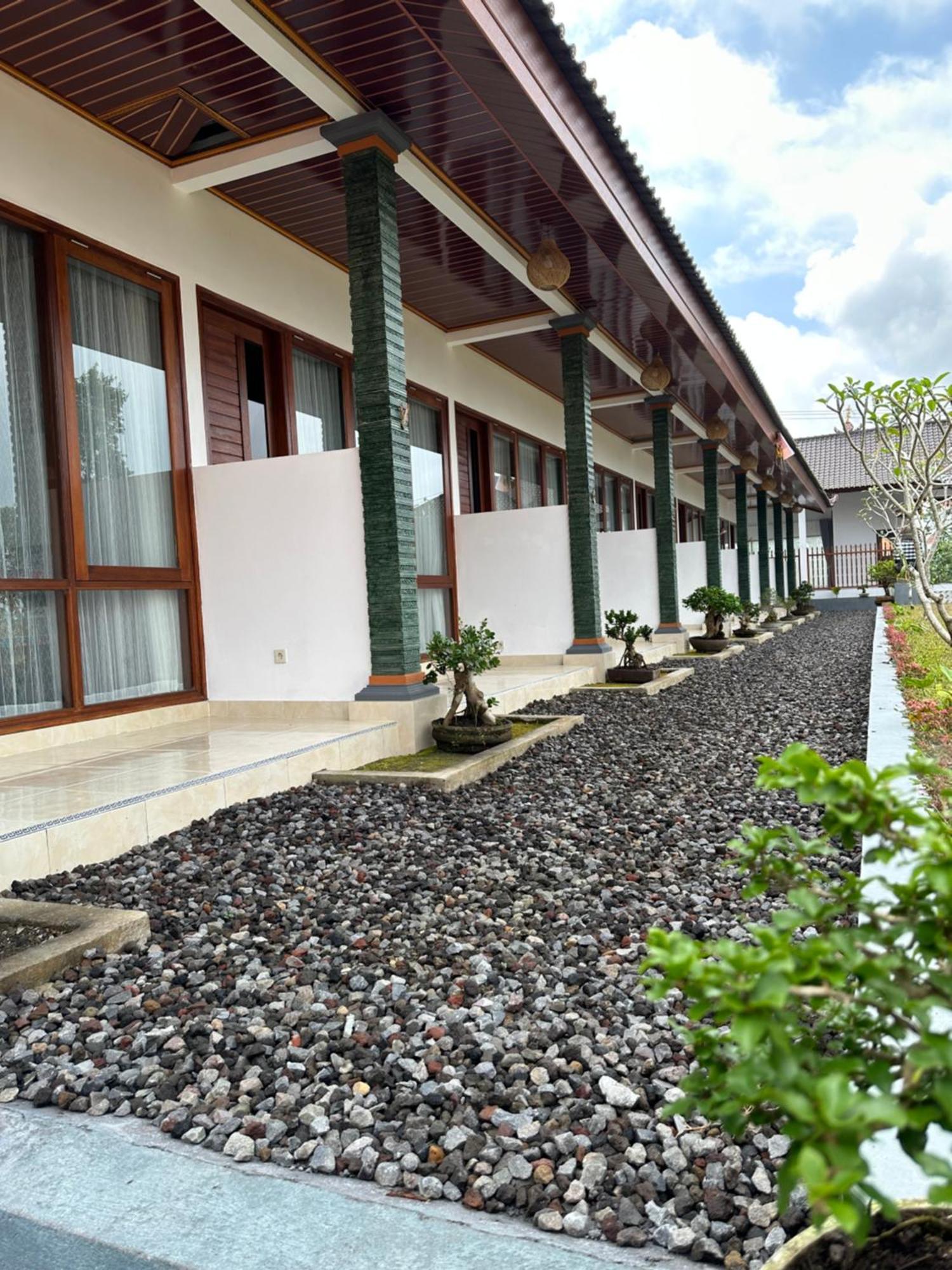 Апартаменты Bali Basuki Retreat Center Besakih Экстерьер фото