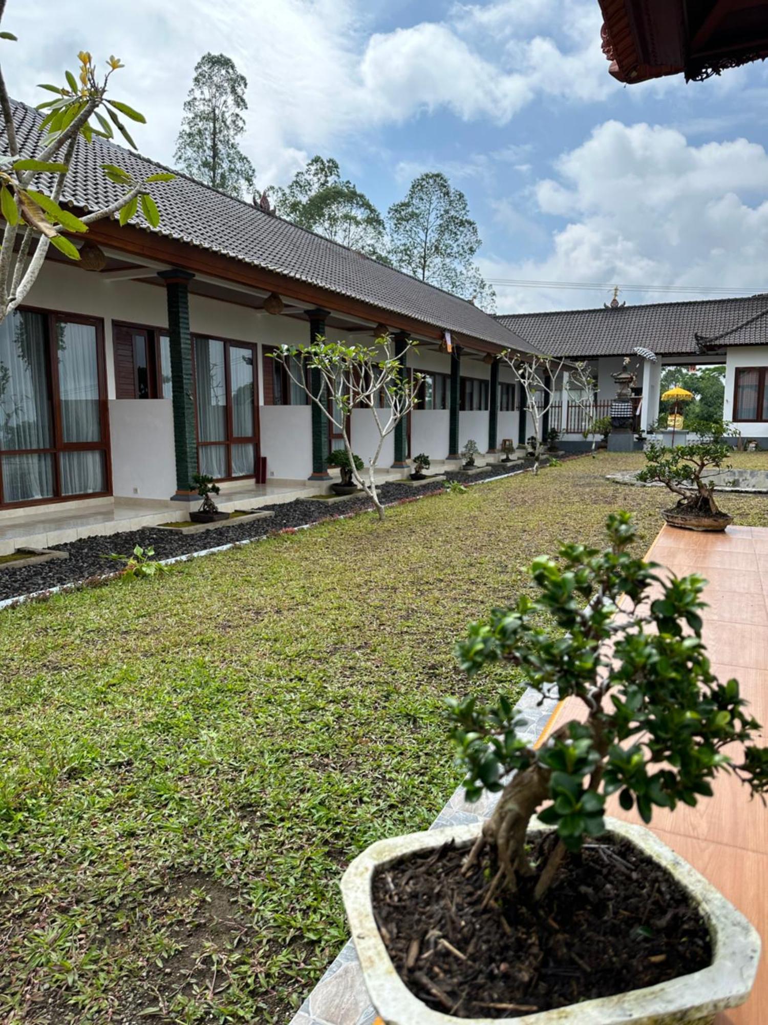 Апартаменты Bali Basuki Retreat Center Besakih Экстерьер фото