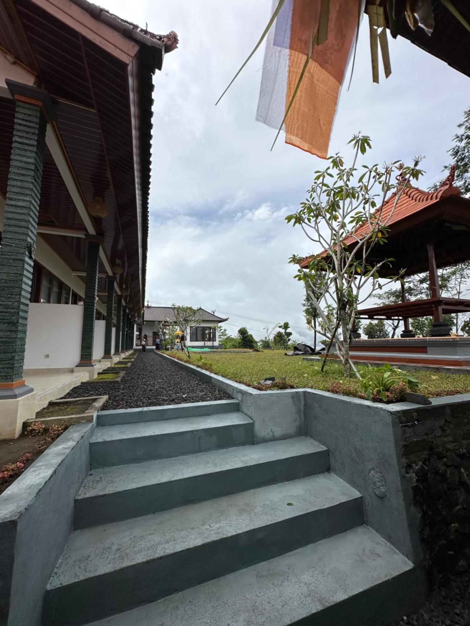Апартаменты Bali Basuki Retreat Center Besakih Экстерьер фото